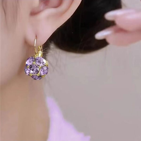 Wholesale of high - end, light - luxury European and American stud earrings, stylish and elegant geometric - shaped, versatile ear clips, popular ear accessories