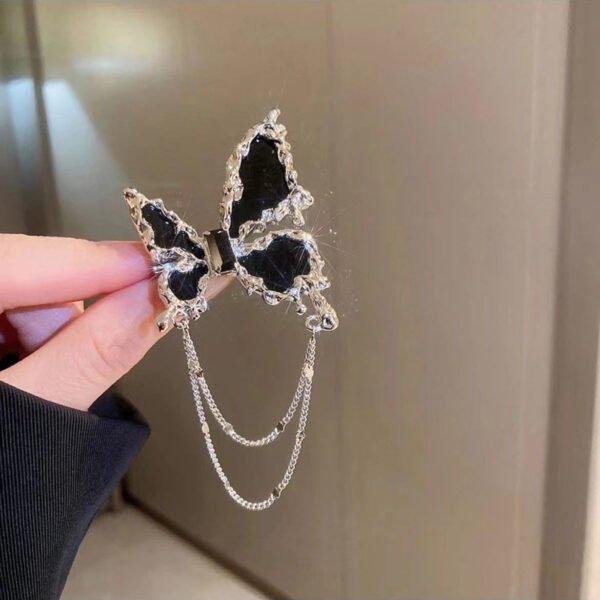 New-style French light luxury butterfly brooch with tassels, a unique and elegant accessory for blazers, sweaters, etc.