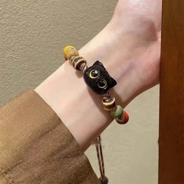 Cartoon and childlike big-eyed cat ceramic beaded bracelet with a niche design sense, a trendy and high-class bracelet for girlfriends.
