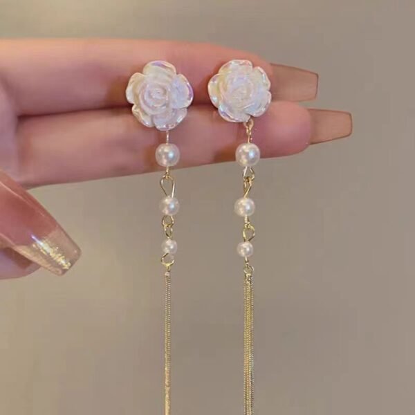 Super-fairy, gentle, forest-style camellia and pearl delicate ear cuffs, long tassel, simple French vintage high-end earrings