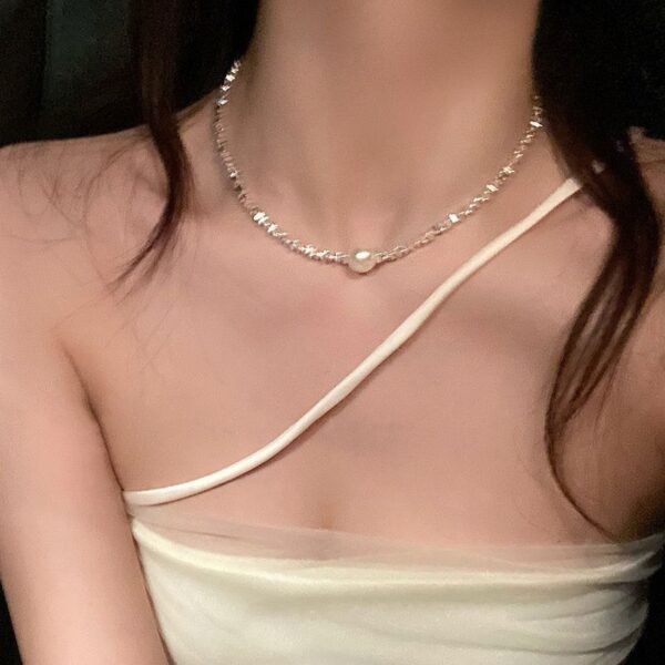 Women's 2025 New Fashionable Bling Silver Pearl Necklace with a Sense of Design, High-End Clavicle Chain, Light Luxury and Minority Neck Chain.
