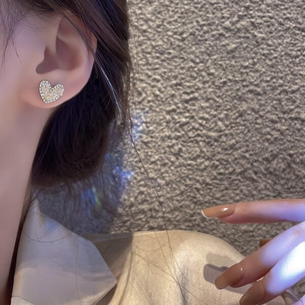 Women's zircon micro-set stud earrings and hoop earrings in a light luxury and minimalist style, with a niche feel for autumn 2025, butterfly-shaped ear jewelry