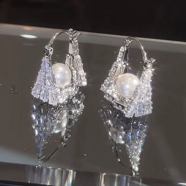 Women's 2025 new trendy high-class cubic zirconia and pearl earrings, stud earrings with elegance, light luxury, niche and unique ear clips and jewelry