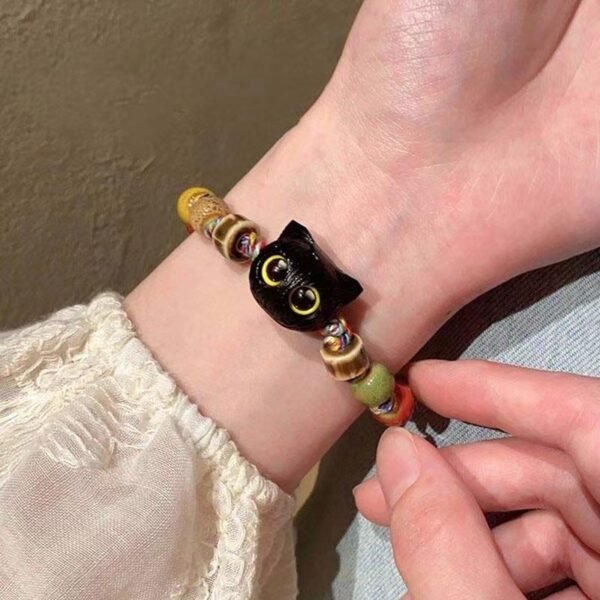 Cartoon and childlike big-eyed cat ceramic beaded bracelet with a niche design sense, a trendy and high-class bracelet for girlfriends.