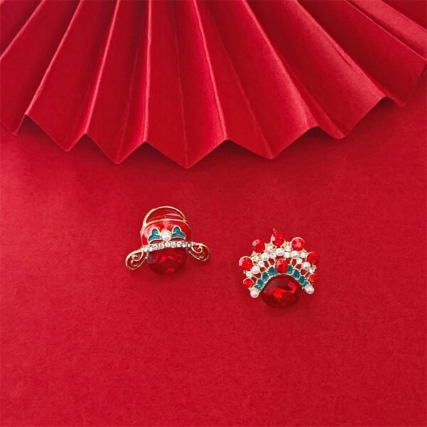 International-style Peking Opera female warrior facial makeup-inspired Chinese trendy earrings for women, red ear drops, new style in 2025, high-class pearl stud earrings
