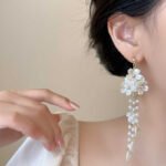 New style super fairy French flower tassel earrings for women, small-scale and exaggerated earrings with unique temperament and pendant earrings.