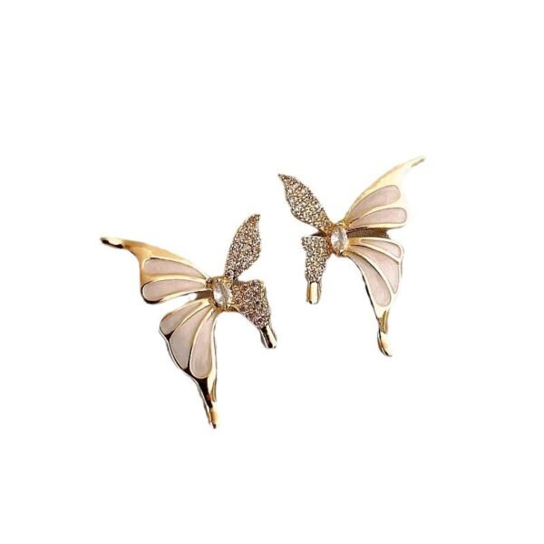 Small and delicate liquid butterfly stud earrings for women. New style French niche earrings with a sense of luxury and high - class temperament.