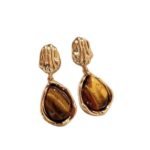 Maillard coffee-colored tiger eye stone earrings for women, simple, fashionable and versatile stud earrings with a luxurious and high-class sense of jewelry.
