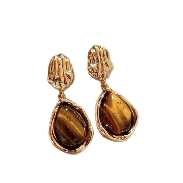 Maillard coffee-colored tiger eye stone earrings for women, simple, fashionable and versatile stud earrings with a luxurious and high-class sense of jewelry.