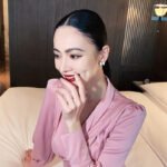 Korean high-end bow stud earrings for women, with a niche and stylish design. New styles for 2025.