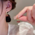 Wholesale of 2025 new-style internet-famous cherry ear clips, fashionable and elegant earrings for women with a sense of design and a light luxury style.
