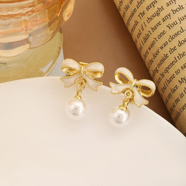 Silver Needle Oil-Dripping Minority Design Sense Gentle Temperament Stud Earrings Internet Celebrity Versatile Pearl Drop Earrings Cross-Border Wholesale