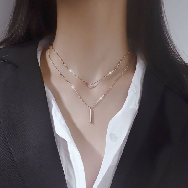 2025 new style double-layer necklace for women with a light luxury and niche design, featuring an ins minimalist style, suitable as a collarbone chain and a trendy neck chain for a charming look.