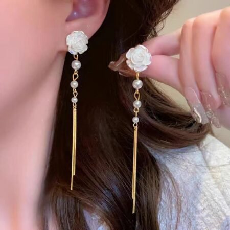 Super-fairy, gentle, forest-style camellia and pearl delicate ear cuffs, long tassel, simple French vintage high-end earrings