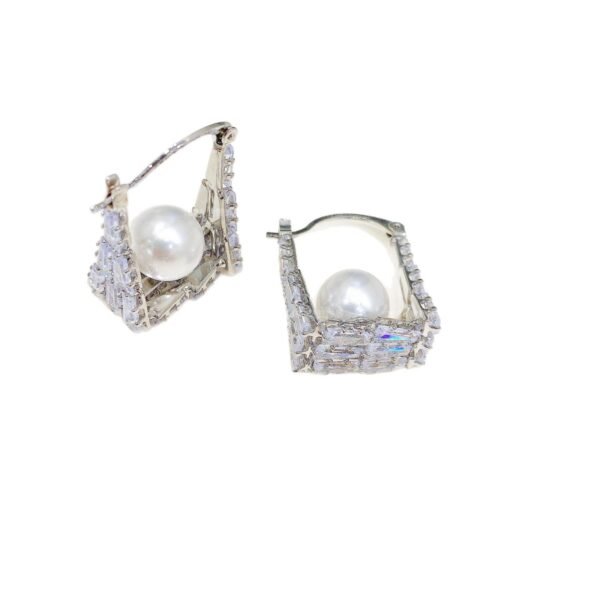 Women's 2025 new trendy high-class cubic zirconia and pearl earrings, stud earrings with elegance, light luxury, niche and unique ear clips and jewelry