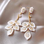 Women's super-fairy Baroque pearl shell earrings, long and gentle tassel earrings, new and niche high-end jewelry