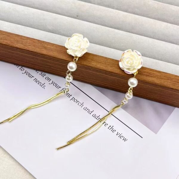 Super-fairy, gentle, forest-style camellia and pearl delicate ear cuffs, long tassel, simple French vintage high-end earrings