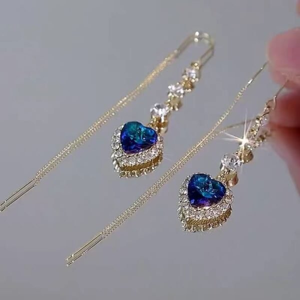 New style fashionable imitation blue crystal earrings, heart-shaped diamond-encrusted ear wires, women's long heart-shaped pendant ear wires with a sense of luxury.