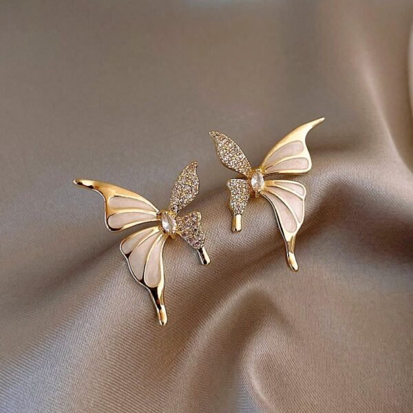Small and delicate liquid butterfly stud earrings for women. New style French niche earrings with a sense of luxury and high - class temperament.