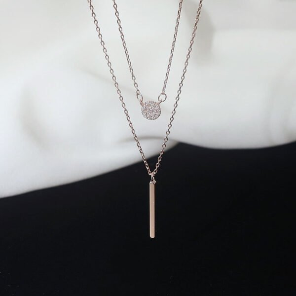 2025 new style double-layer necklace for women with a light luxury and niche design, featuring an ins minimalist style, suitable as a collarbone chain and a trendy neck chain for a charming look.