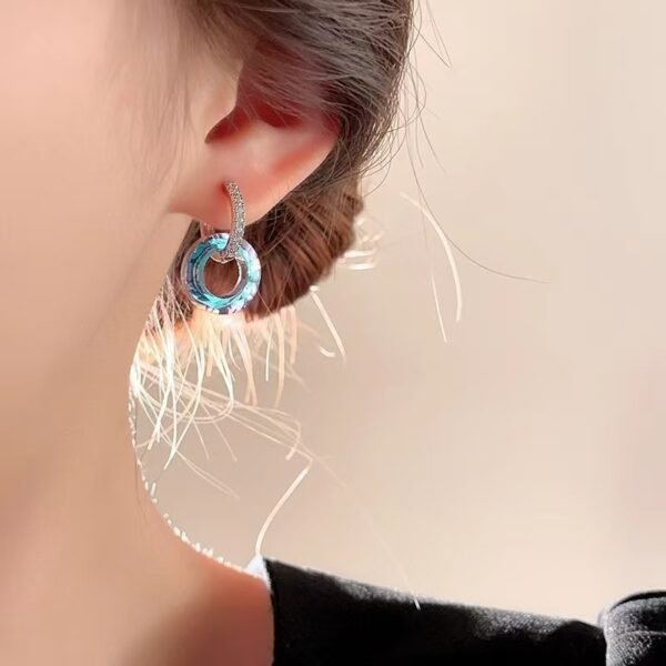 New style double-ring spliced earrings for women in 2025, small niche and high-class iridescent crystal stud earrings, personalized, simple and versatile.