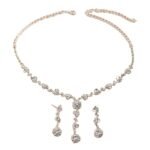 Fashion flower pendant set, European and American rhinestone necklace and earring luxury set, delicate for brides at dinner parties. Earrings + Necklace