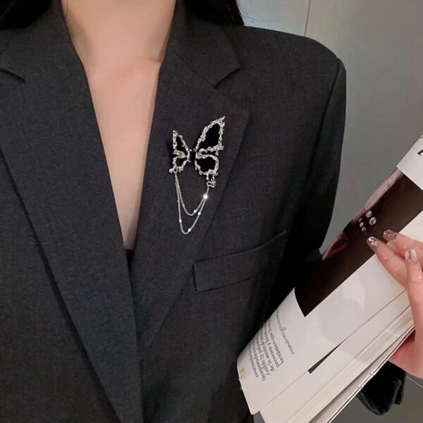 New-style French light luxury butterfly brooch with tassels, a unique and elegant accessory for blazers, sweaters, etc.