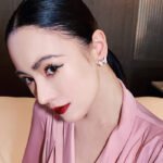 Korean high-end bow stud earrings for women, with a niche and stylish design. New styles for 2025.