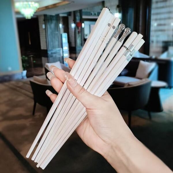 High-end chopsticks, mildew-proof and antibacterial, suitable for household use, heat-resistant, one pair per person. New alloy style for families, non-slip, with a new and high-value appearance.