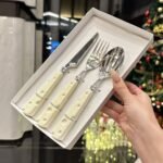 Luxury and high-end stainless steel steak cutlery set with high appearance value, including knife, fork and spoon. A complete set of Western tableware, also a three-piece cheese set.