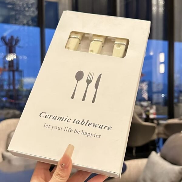 Luxury and high-end stainless steel steak cutlery set with high appearance value, including knife, fork and spoon. A complete set of Western tableware, also a three-piece cheese set.