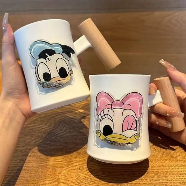 Toothbrushing cups for couples and students, high - value tooth cups for children, used for storing toothpaste and toothbrushes and for rinsing the mouth.